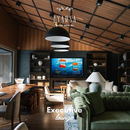 Byarsa Hotel Skardu Ponedas Екстериор снимка