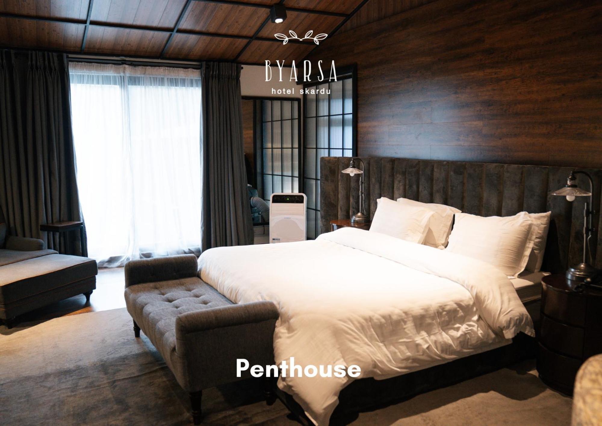 Byarsa Hotel Skardu Ponedas Екстериор снимка