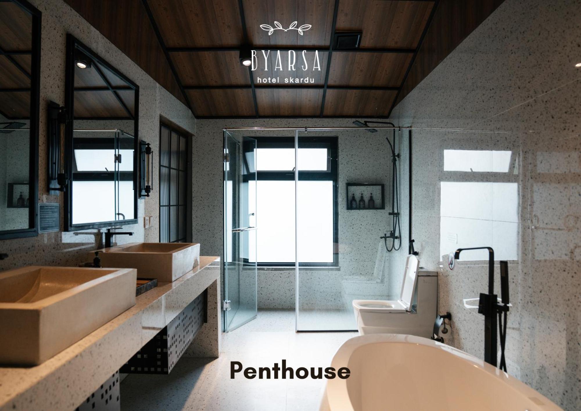 Byarsa Hotel Skardu Ponedas Екстериор снимка